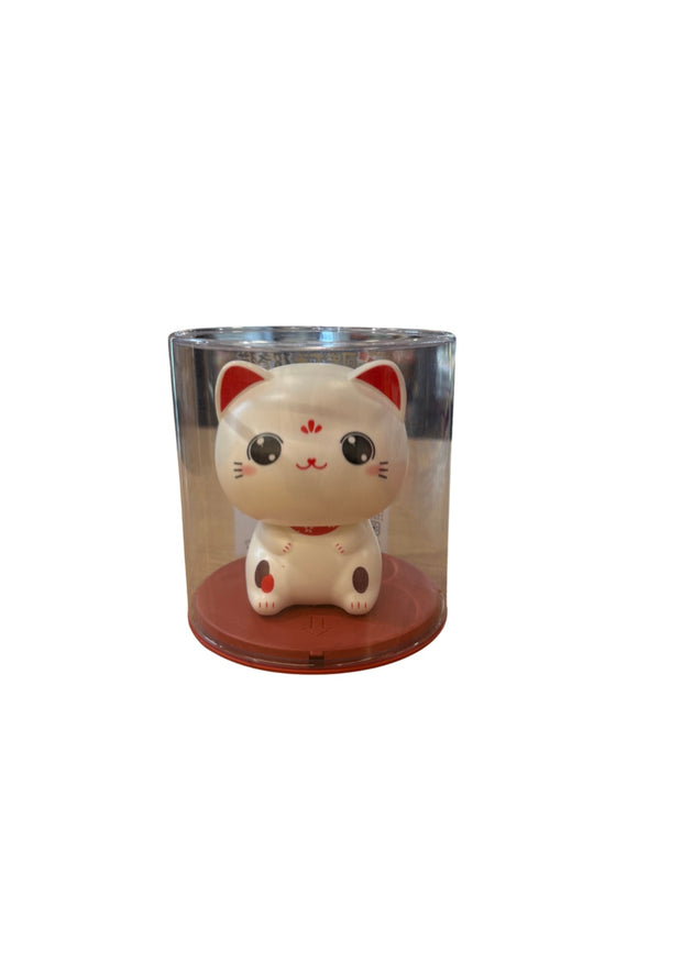 Chat chanceux japonais maneki neko blanc qui hoche la tête alimenté par piles d'environ 12 cm de hauteur et 10 cm de largeur.